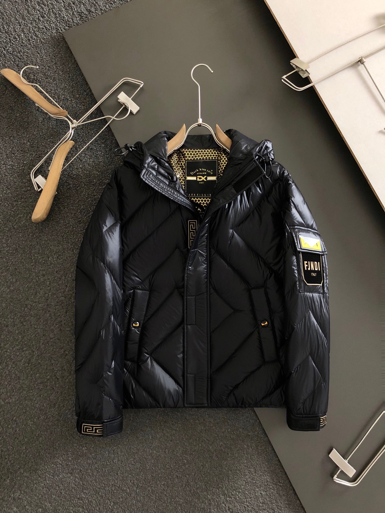 펜디 몬스터 다운점퍼