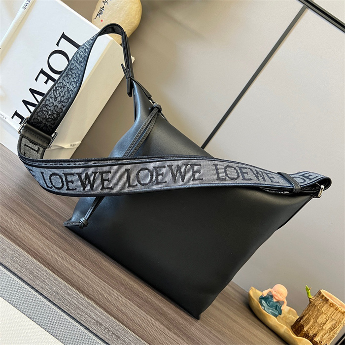 Loewe   로에베 쿠비 숄더백 L69088