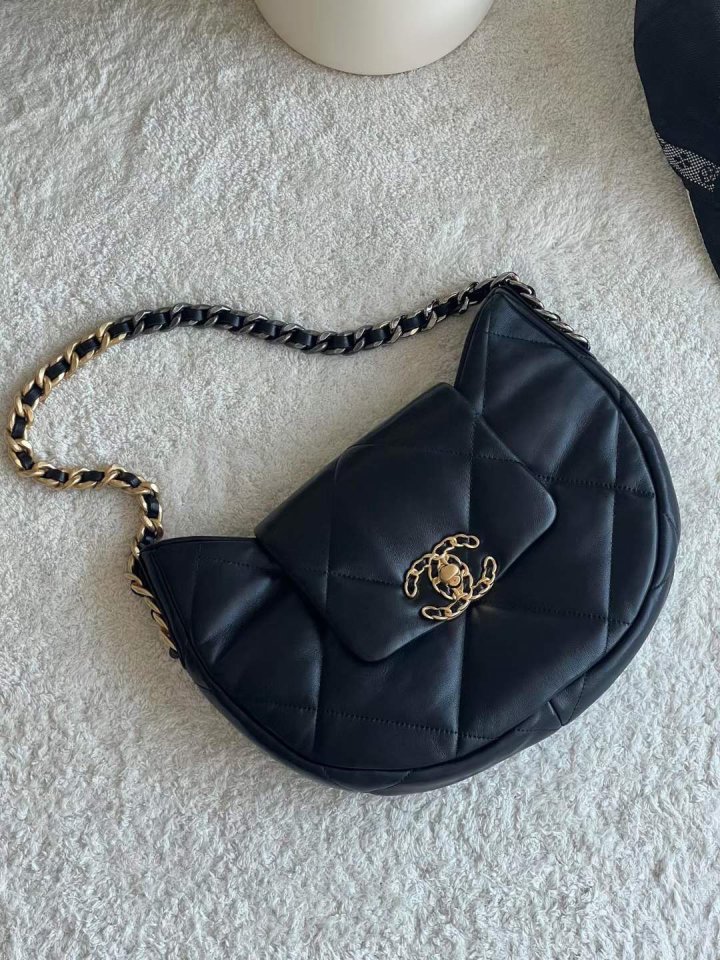  CHANEL 샤넬 24C 크루즈 19플랩 호보백