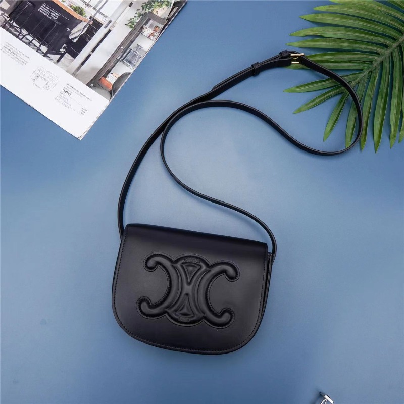 CELINE 셀린느 퀴르 트리오페 폴코 크로스백