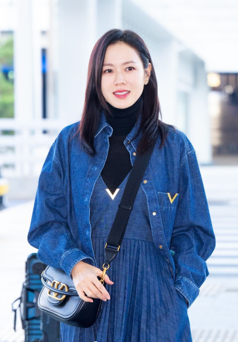 [배우 손예진] VALENTNIO 발렌티노 올타임 소프트 그레인 송아지 가죽 숄더백