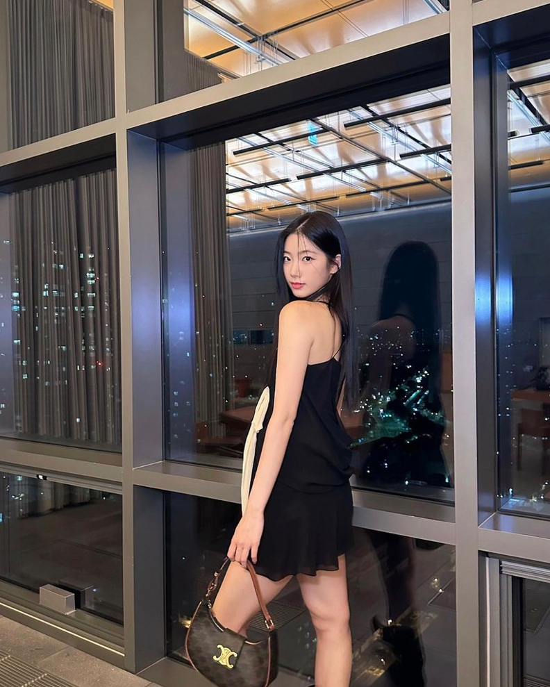  [르세라핌 카즈하] CELINE 셀린느 아바 트리옹프 탠 숄더백