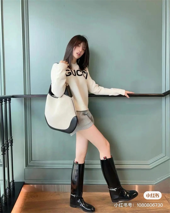 GUCCI 구찌 보디 미디엄 숄더백 820169 2024/신상 2color