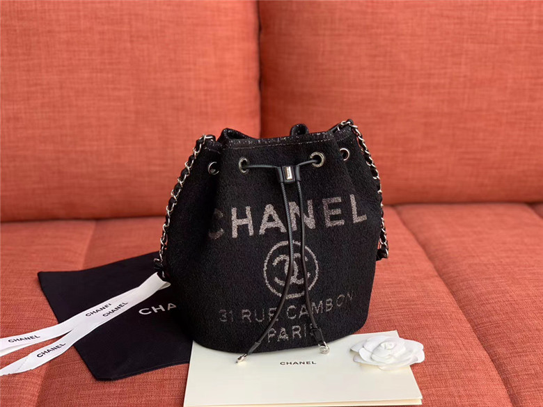 샤넬 버킷백 A60588-3 신상