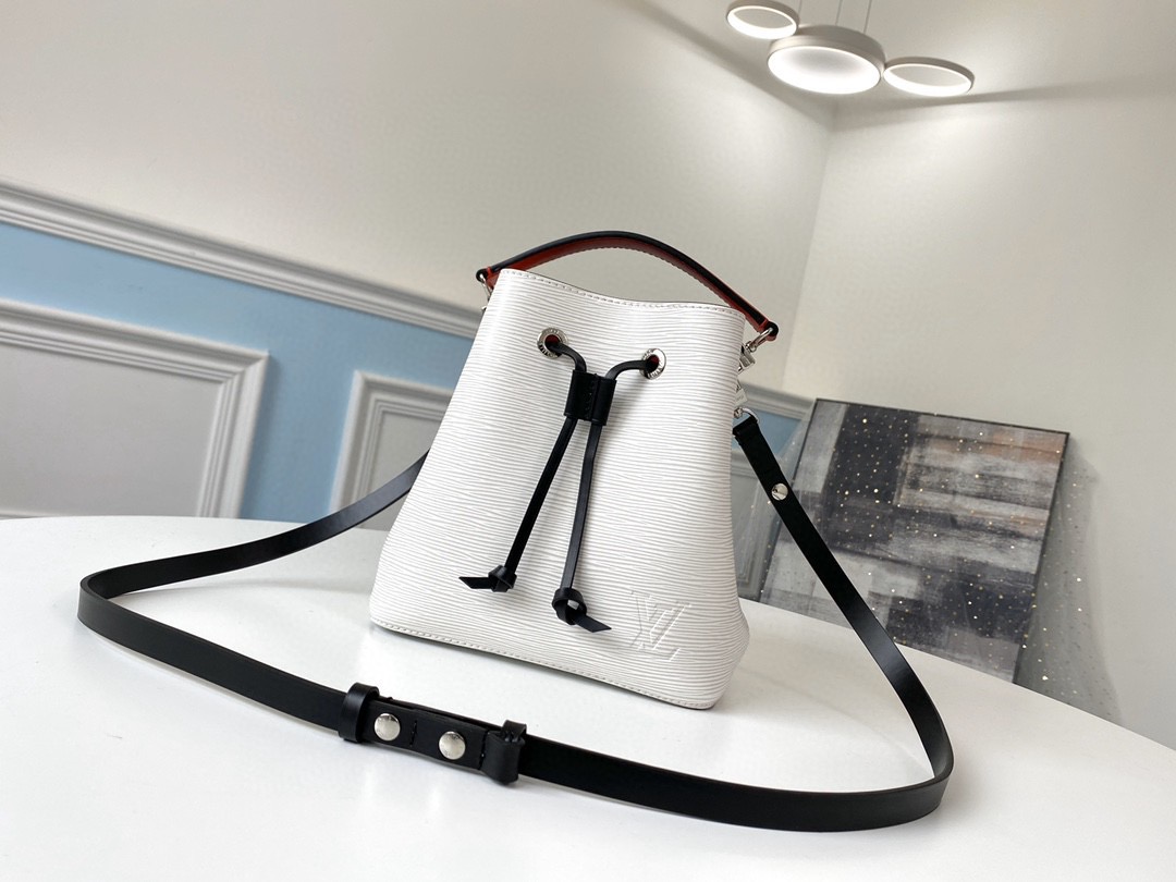 Louis Vuitton 2020 여성용 루이비통 에삐 네오 노에 BB
