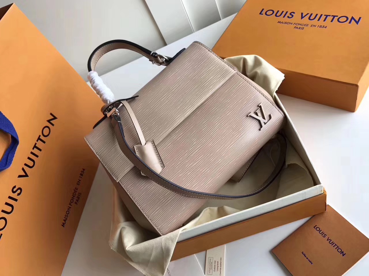 루이비통 신상 CLUNY BB M41312