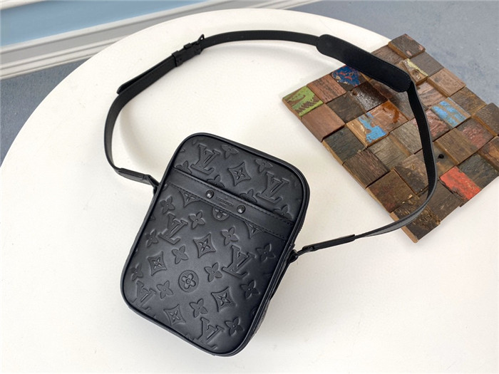  Louis Vuitton 루이비통 다뉴브 PM M43681 신상