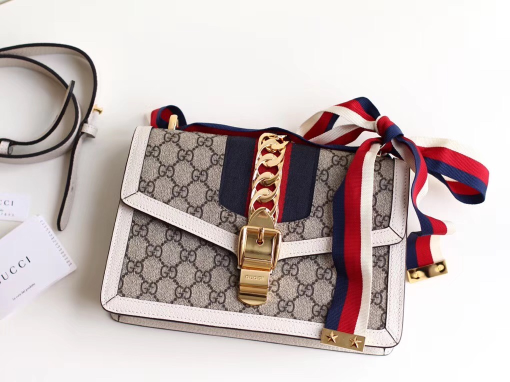 구찌 뉴 실비백 신상 421882