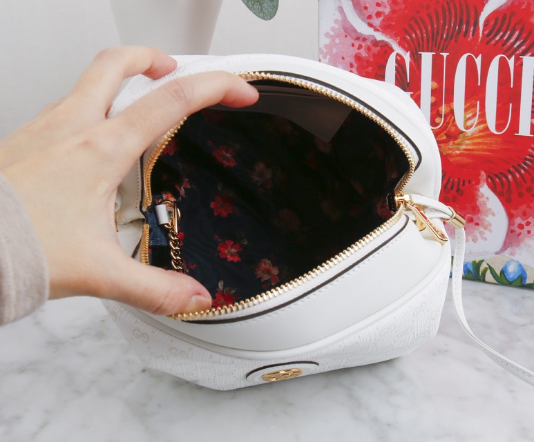 Gucci GG 수프림 로고 캔디 미니 크로스백