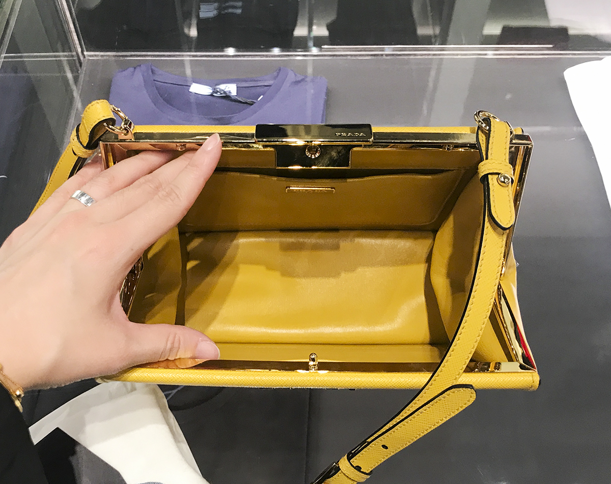 Prada 프라다 사피아노 라이트 프레임 숄더백