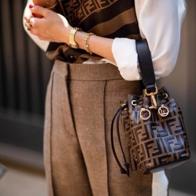 Fendi 펜디 몬트레조 버킷백 023