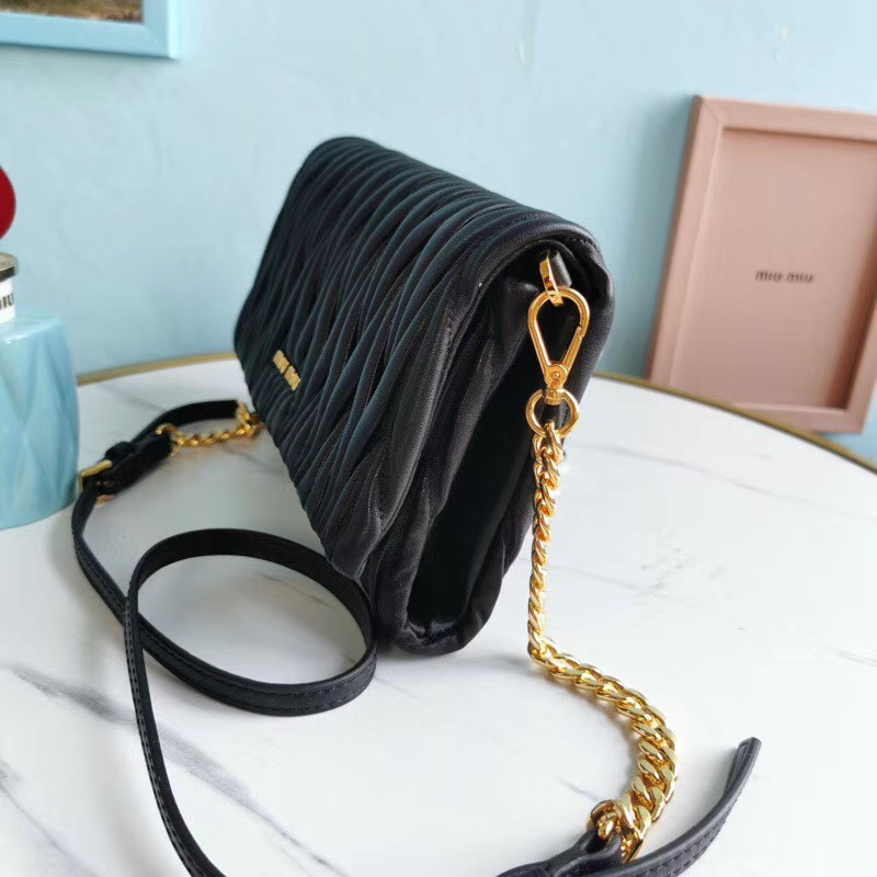  MIU MIU 미우미우 마테라쎄 가죽 미니백 5BH080-