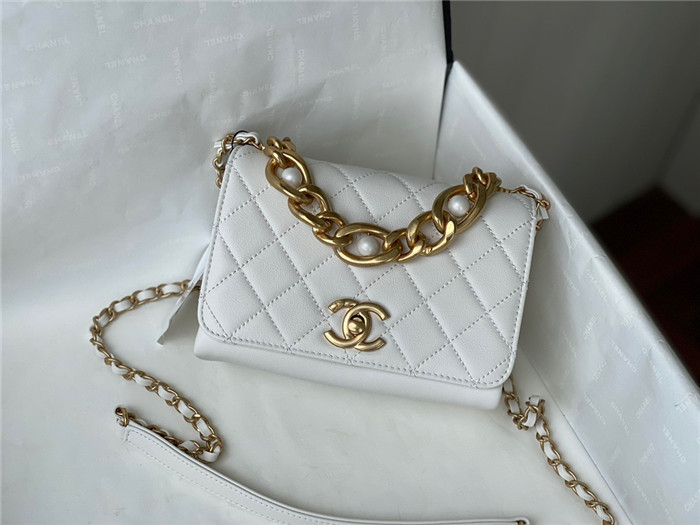 CHANEL 샤넬 트리플 펄 체인 플랩백 미니 AS2638