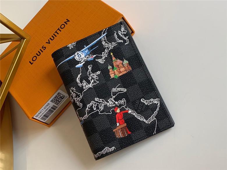  Louis Vuitton 루이비통 여권지갑 M64411-2 신상