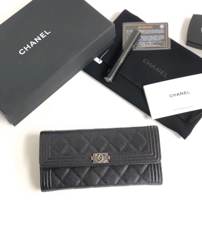 샤넬 장지갑 케비어 은장 AS7088