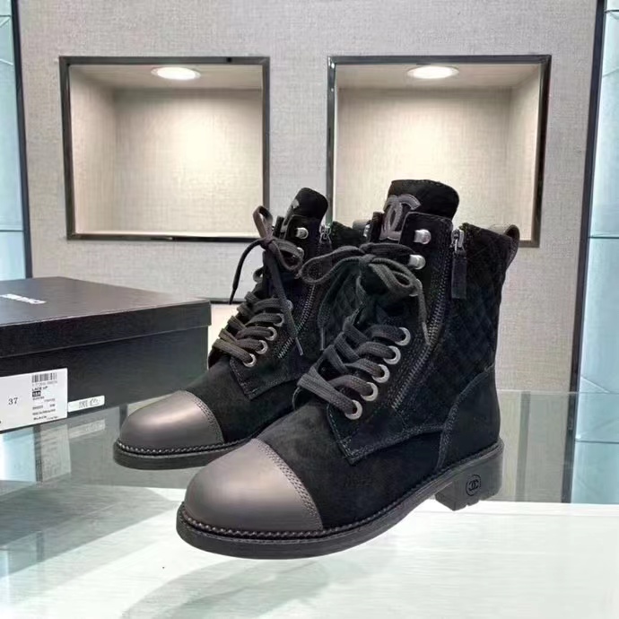 Chanel 샤넬 스웨이드 하이 부츠 블랙