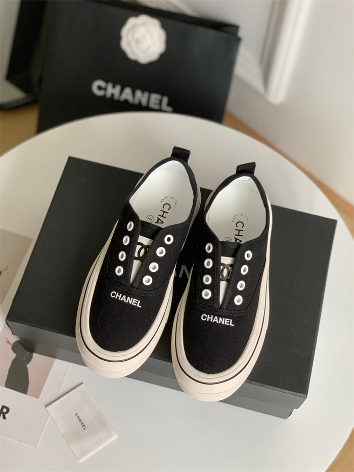 Chanel  샤넬 캔버스 스니커즈 C20510