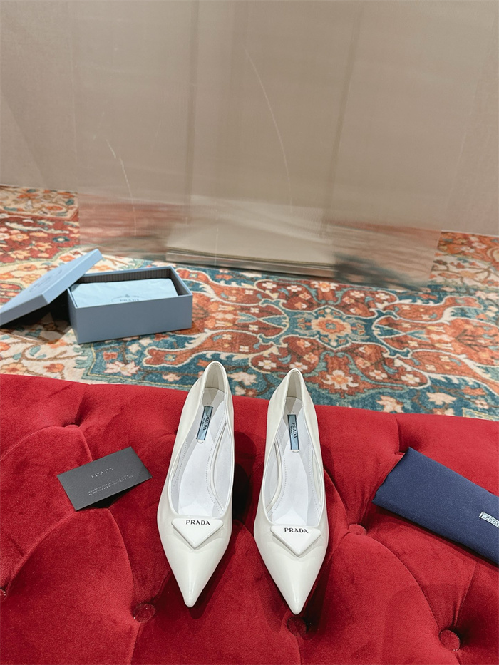 PRADA 프라다 브러시드 펌프스 힐 (굽높이7.5CM) P64916