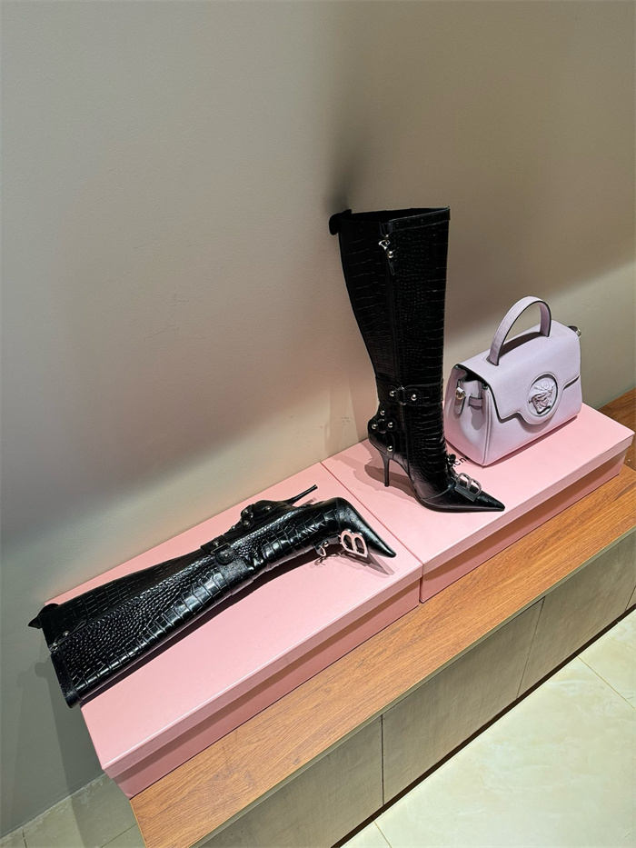 BALENCIAGA 발렌시아가 여성용 롱 부츠 (굽높이10.5CM) B98200 2024/신상