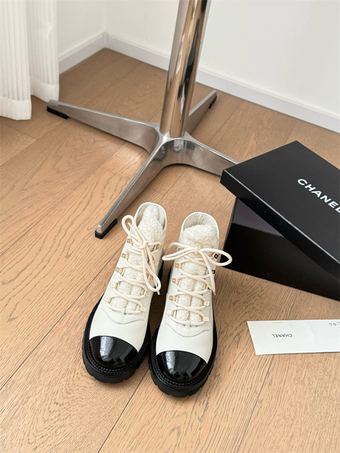 CHANEL 샤넬 여성용 부츠 C47233-2 2024/신상 블랙,화이트 2COLOR