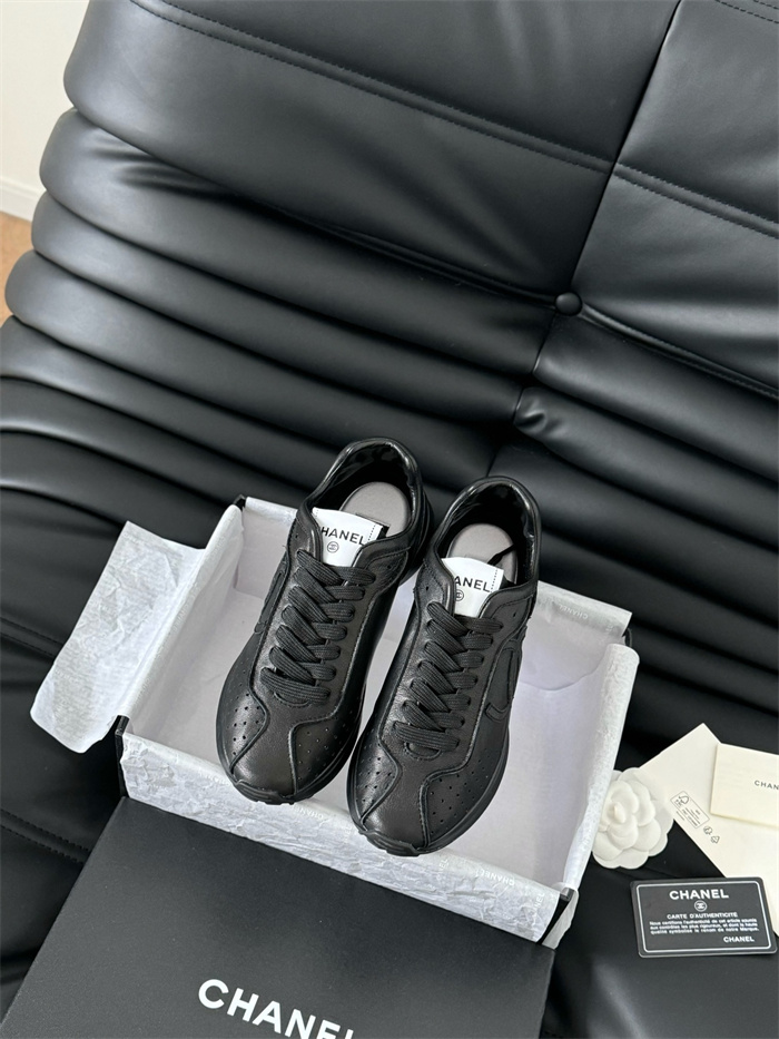 CHANEL 샤넬 여성용 스니커즈 C62405-2 2024/신상 블랙,화이트 2color