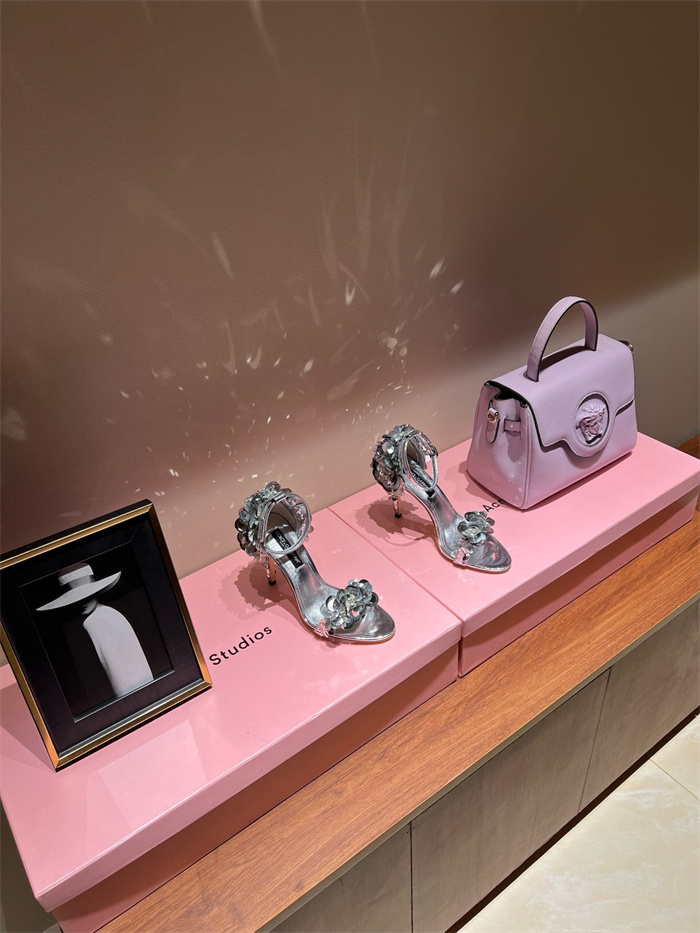 DOLCE&GABBANA 돌체앤가바나 여성용 샌들 (굽높이10CM) D65644-2 2024/신상 블랙,은장 2color