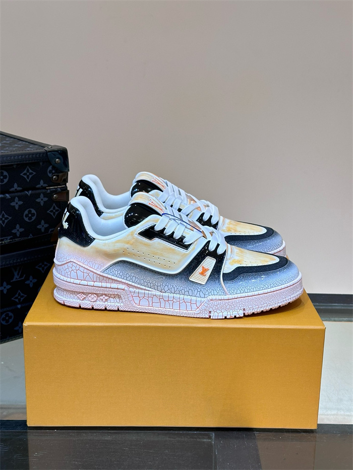 LOUIS VUITTON 루이비통 남성용 스니커즈 L96439-2 2024/신상 블루,오렌지 2color