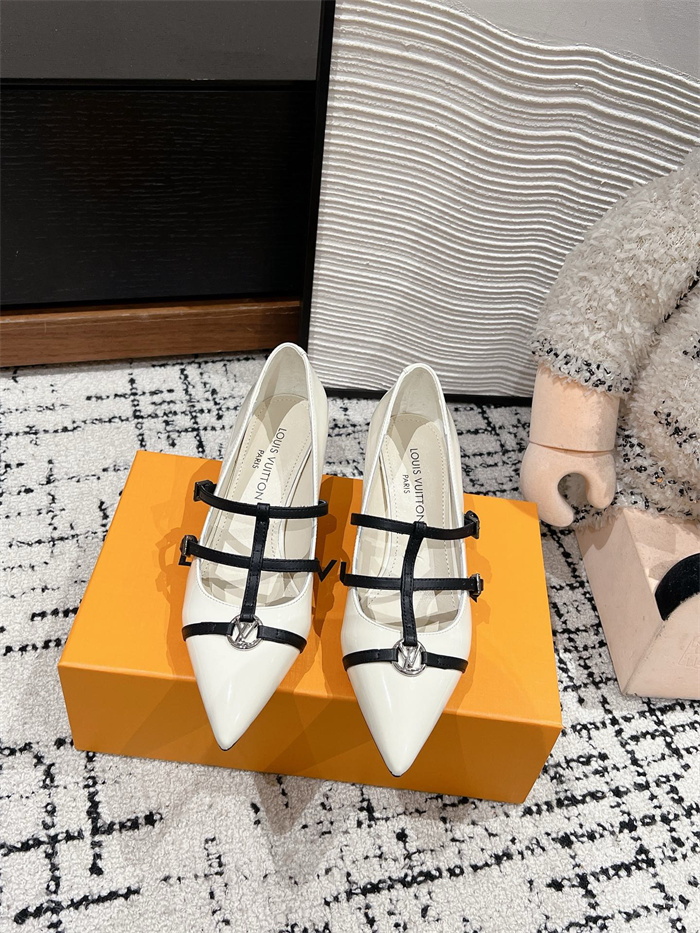 LOUIS VUITTON 루이비통 여성용 힐 (굽높이4.5CM) L62118-2 2024/신상 블랙,화이트 2color