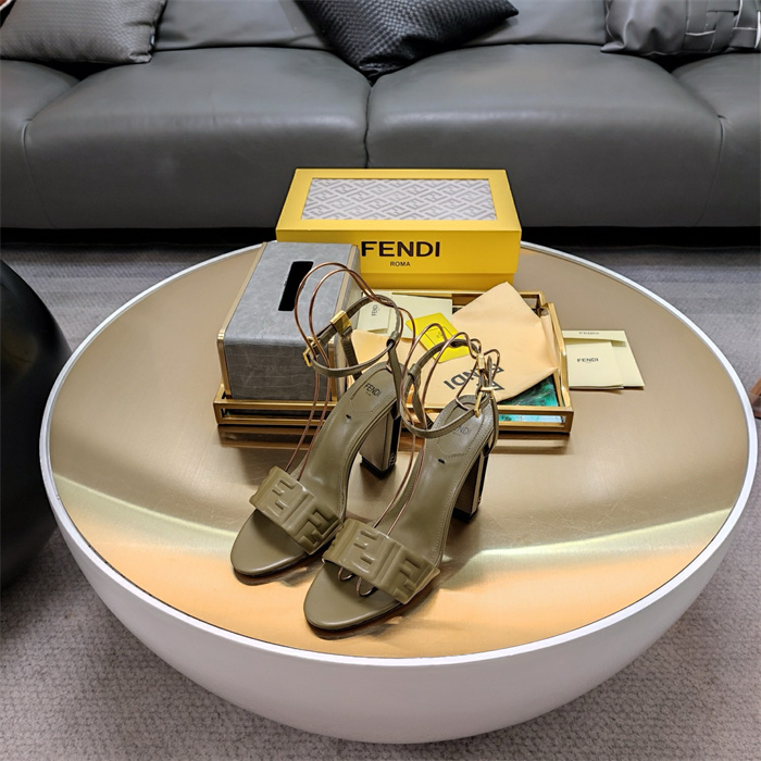 FENDI 펜디 여성용 샌들 (굽높이10CM) F91536-2 2024/신상 2COLOR