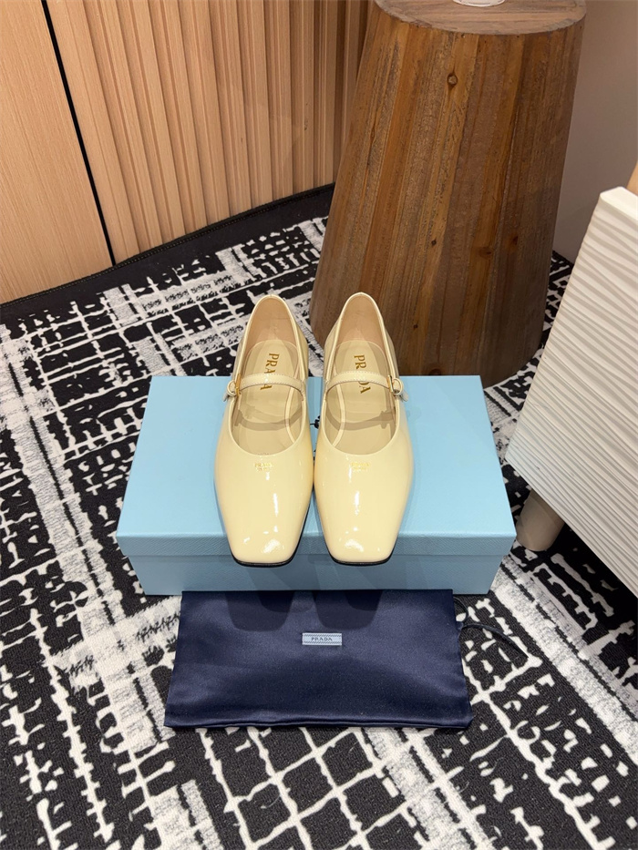 PRADA 프라다 여성용 단화 P42324-1 2024/신상 2COLOR
