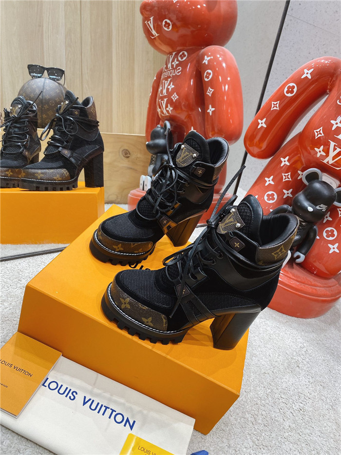LOUIS VUITTON 루이비통 여성용 부츠 (굽높이9CM) L23780