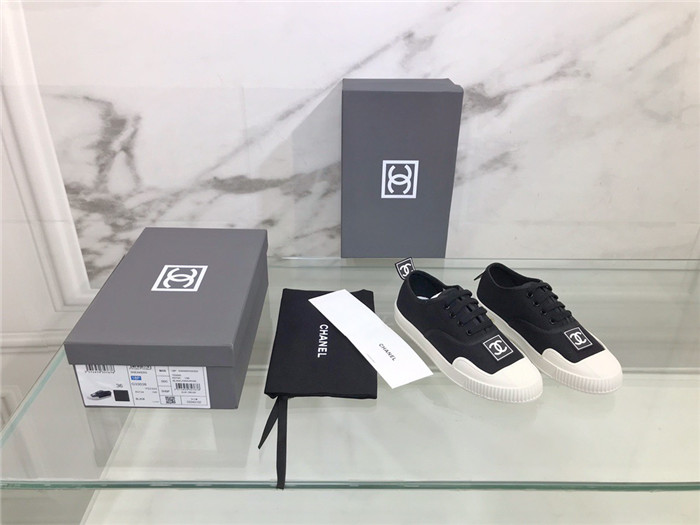 CHANEL 샤넬 여성용 캔버스 스니커즈 C74800