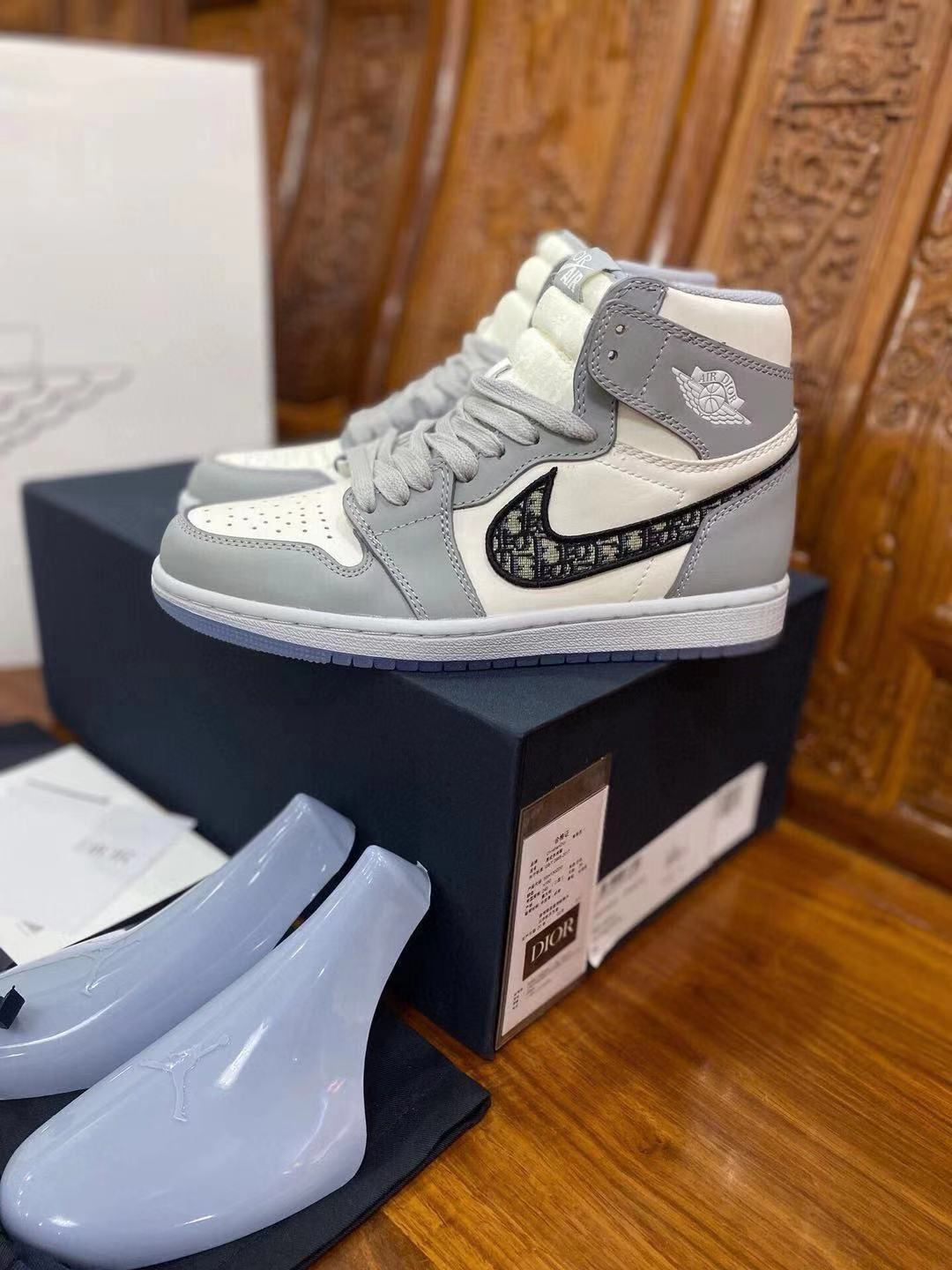 Dior 나이키x에어디올 콜라보 조던1 하이스니커즈