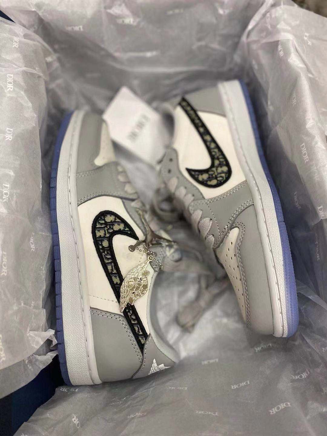 Dior 나이키x에어디올 콜라보 조던1 로우스니커즈