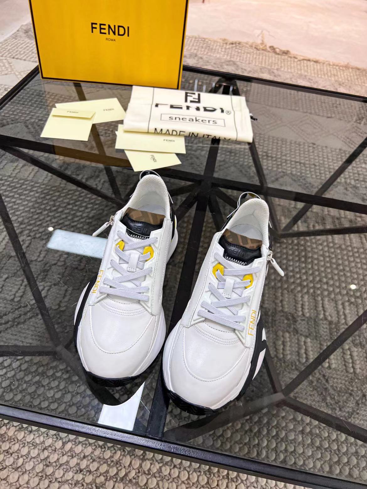 Fendi 펜디 플로우 로우탑 스니커즈