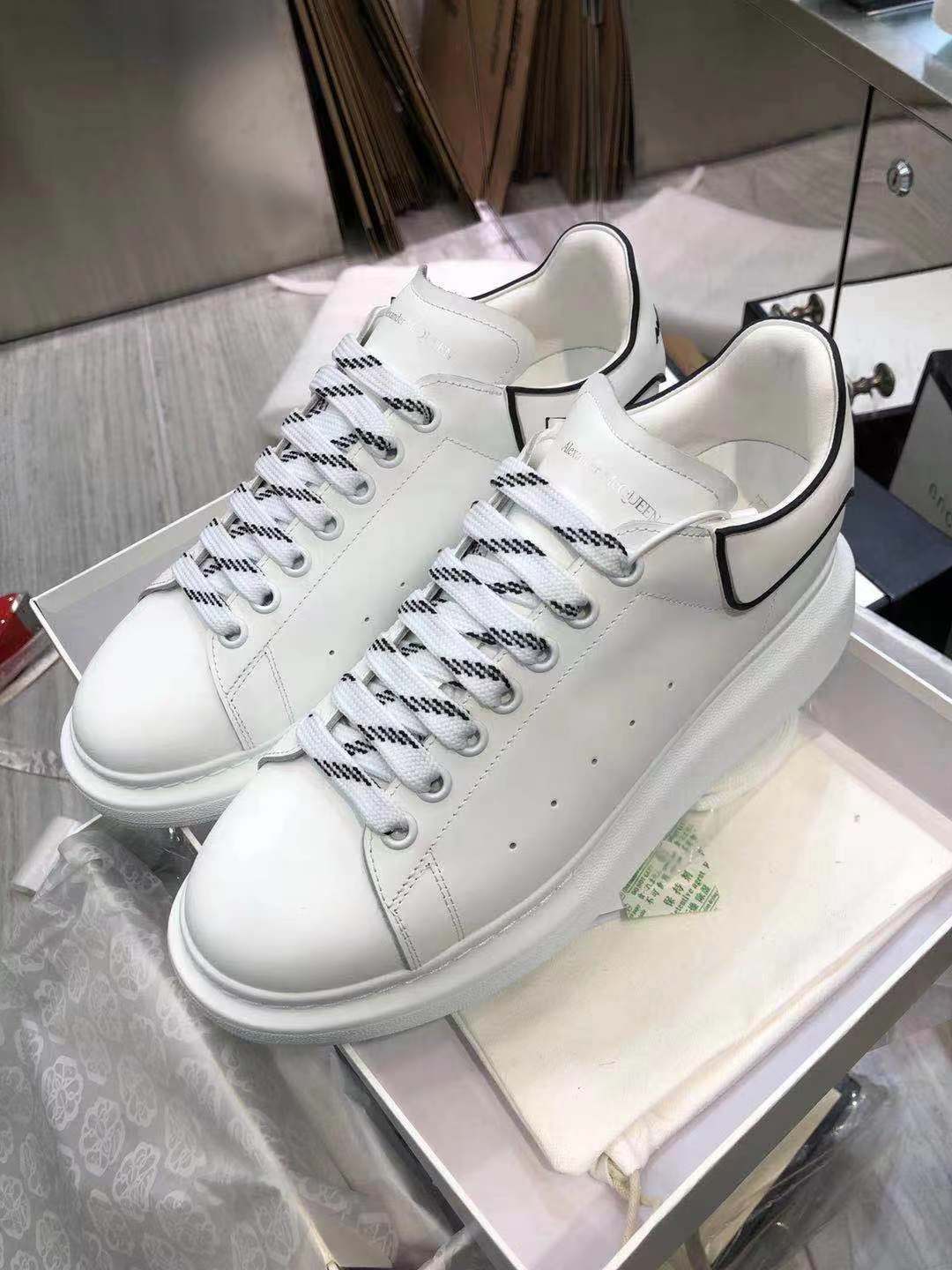 (실사영상) Alexander McQueen 알렉산더맥퀸 오버솔 블랙 라인탭 남여공용 스니커즈