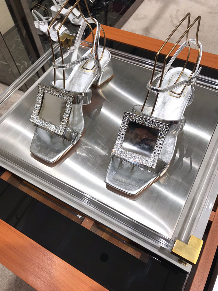 로저비비에 샌들 굽높이4.5CM 봄신상