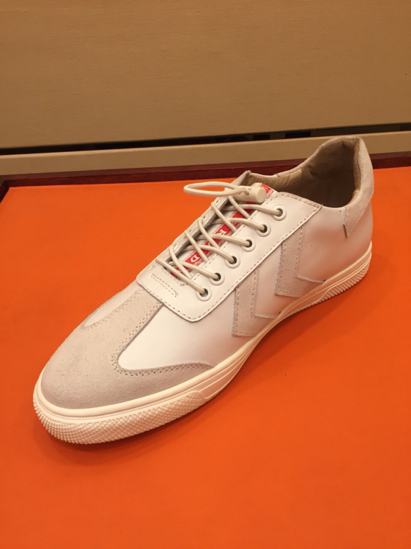 프라다 스웨이드 로우탑 스니커즈