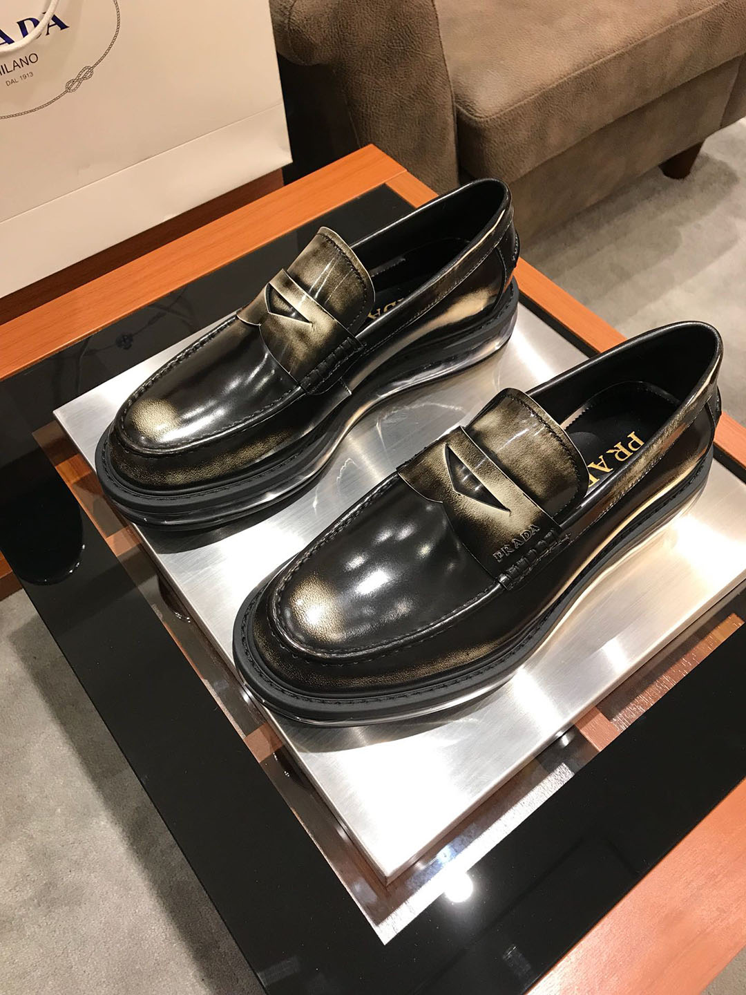 프라다 로퍼 봄신상