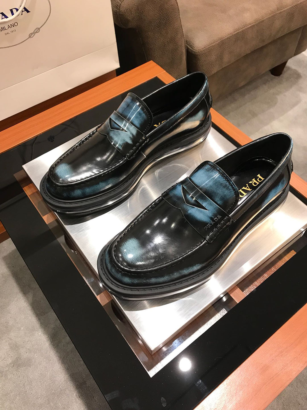 PRADA 프라다 로퍼 봄신상