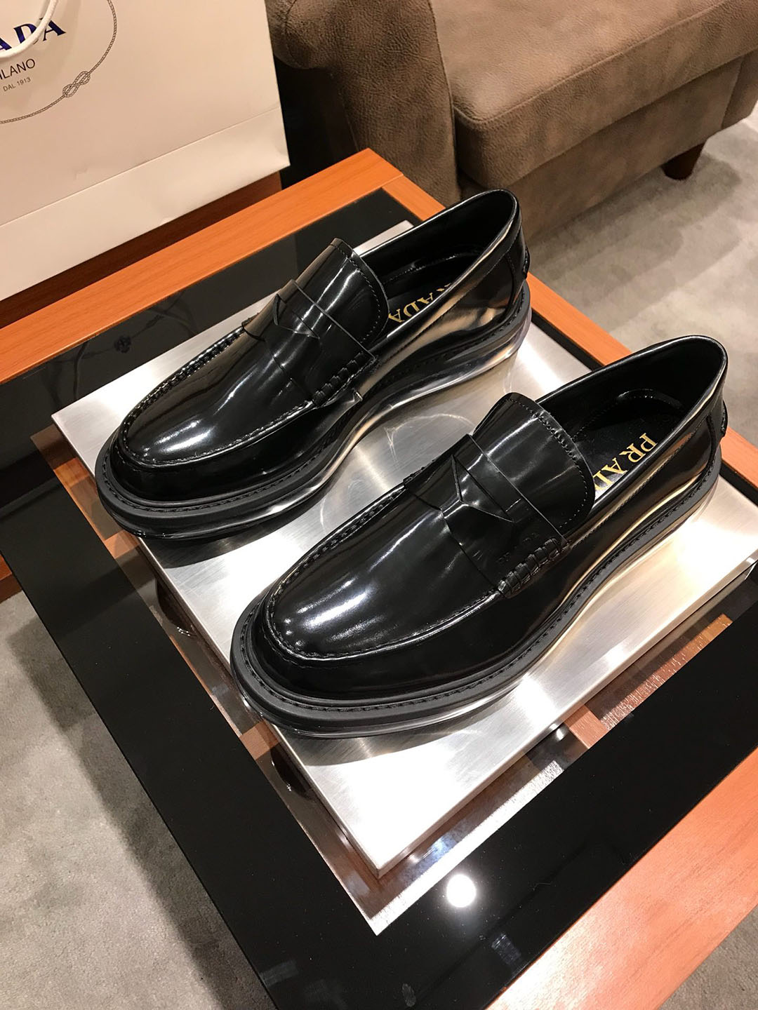 프라다 로퍼 봄신상