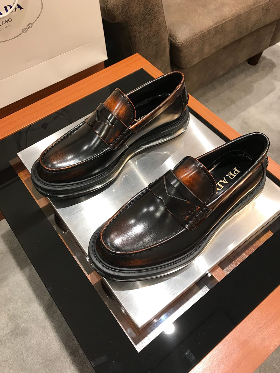 프라다 로퍼 봄신상