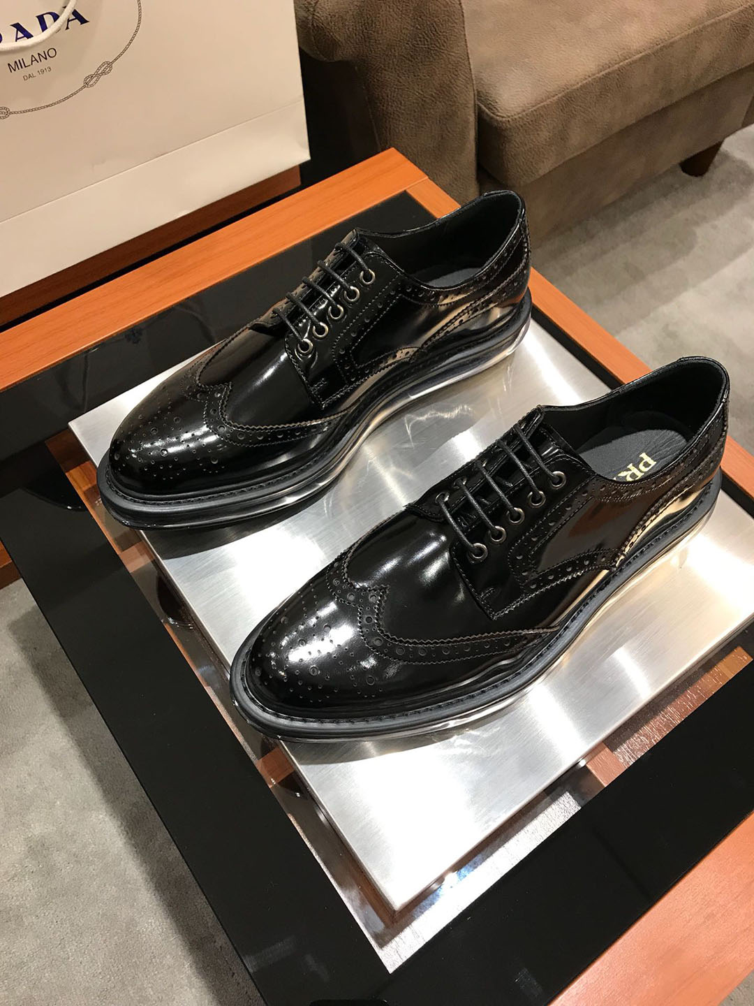 프라다 로퍼봄신상