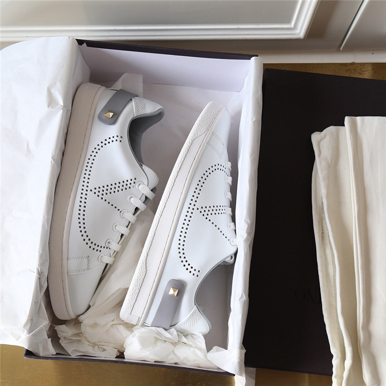 Valentino 발렌티노 남여공용 스니커즈 V1819-1 신상