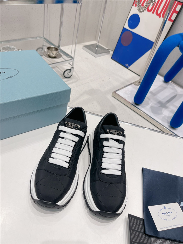 PRADA  프라다 여성용 스니커즈 P32501