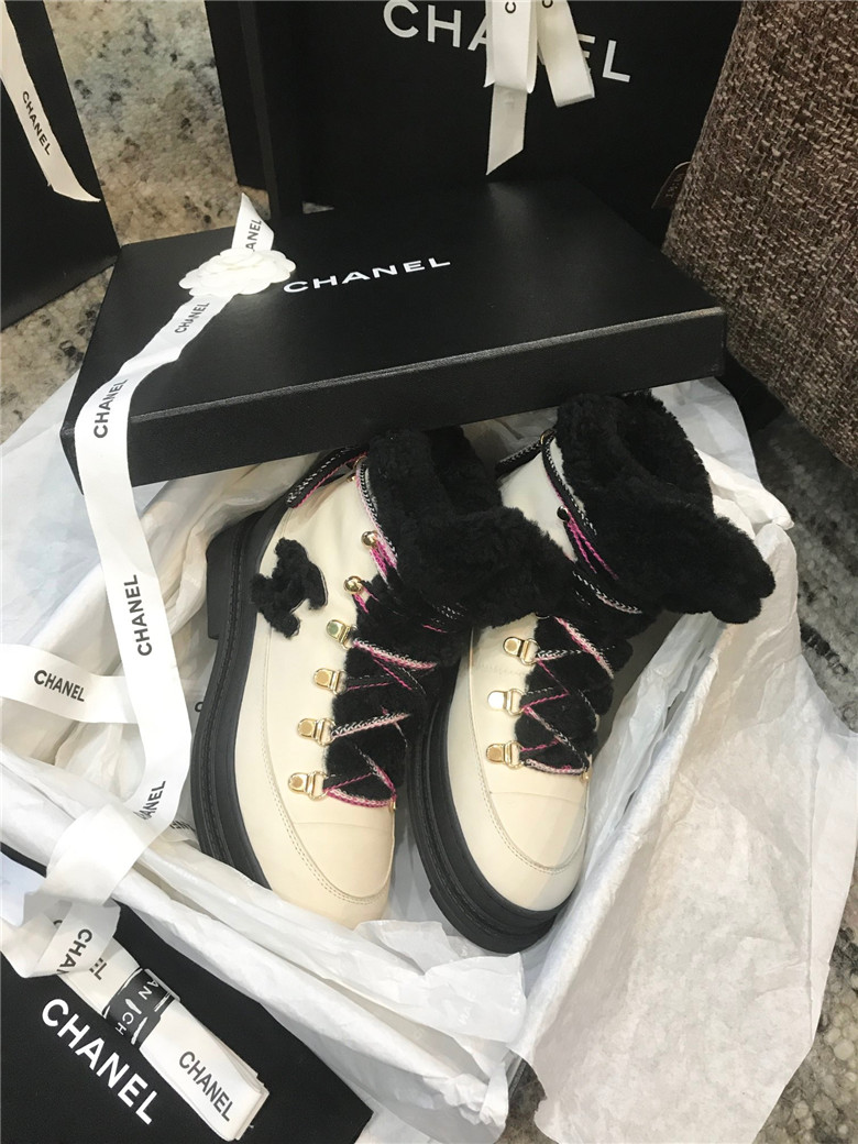 샤넬 양털 부츠 C8088-4신상 (250사이즈 주문제작)