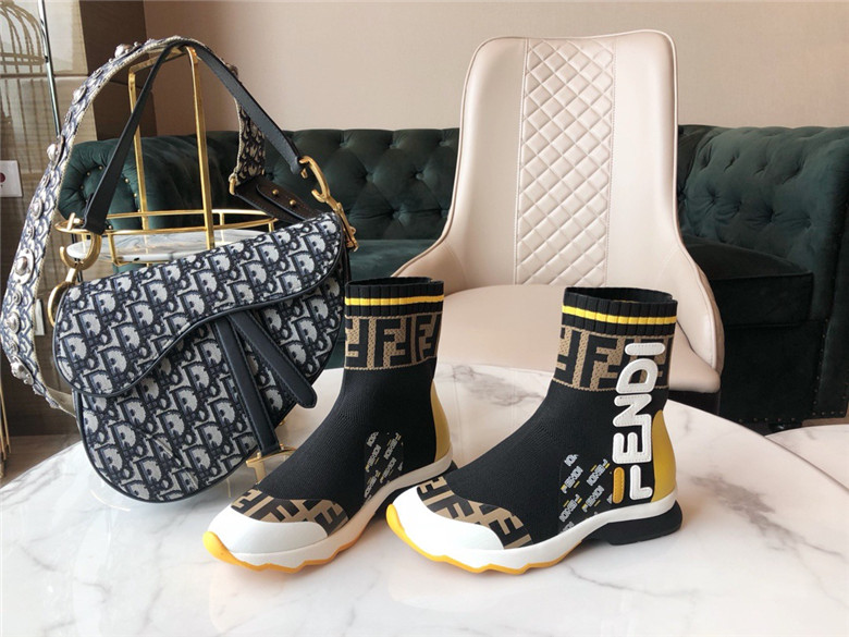 팬디 부츠 신상