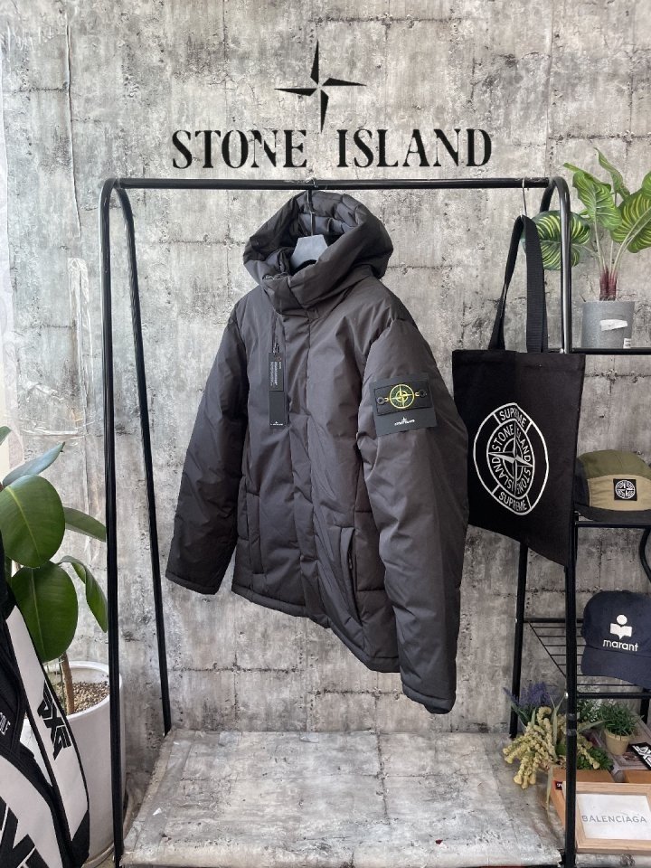 STONE ISLAND 스톤아일랜드 지퍼 후드 패딩