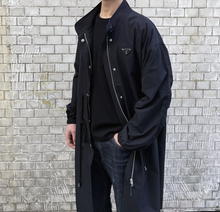 PRADA   프라다 클래식 레더플레이트 루즈핏 나일론 오버핏 롱 트랜치 코트 야상[오버핏]