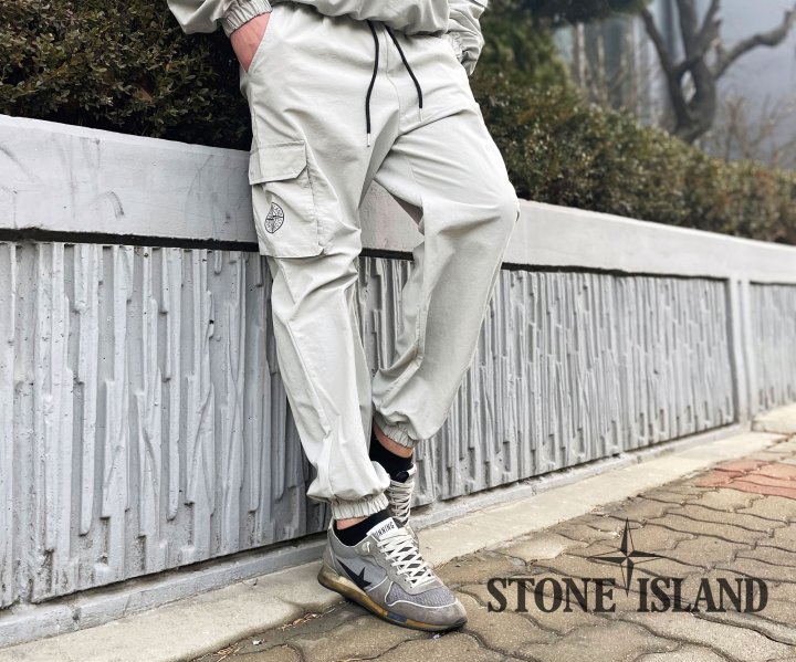 Stone Island 스톤아일랜드 세미릴렉스 컴퍼스 리플렉티브 나일론 조거 팬츠 [릴렉스핏]